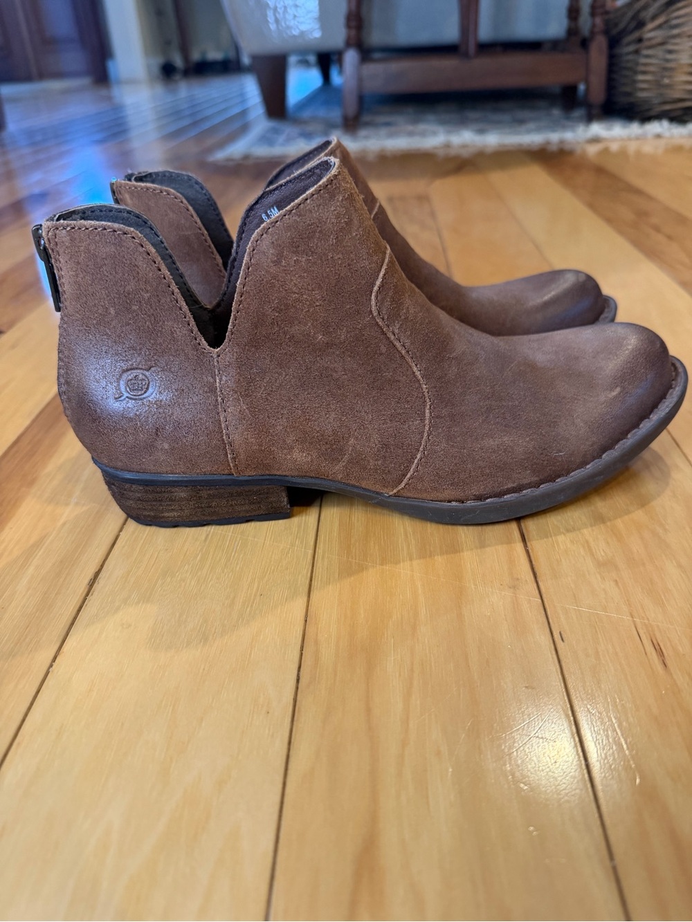 Born Kerri Women’s Sleek Leather Ankle Booties Side Cuts Western Boho Brown